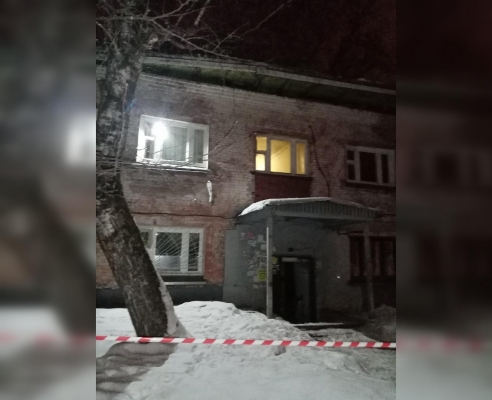 Из-за обрушения кровли многоквартирного дома Ижевска эвакуировали 46 жильцов