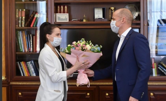 Глава Удмуртии поздравил олимпийскую чемпионку Алину Загитову с 18-летием