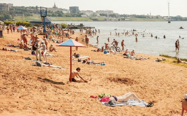 Городской пляж в Ижевске готовят к летнему сезону