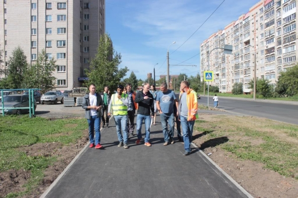Рабочая комиссия проверила качество ремонта на улице Клубной в Ижевске
