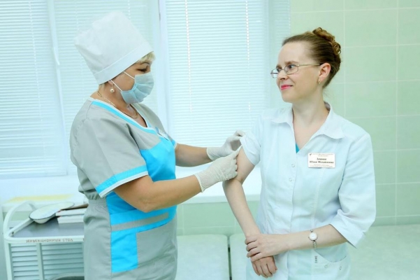 В Удмуртии стартовала вакцинация медработников от коронавируса 