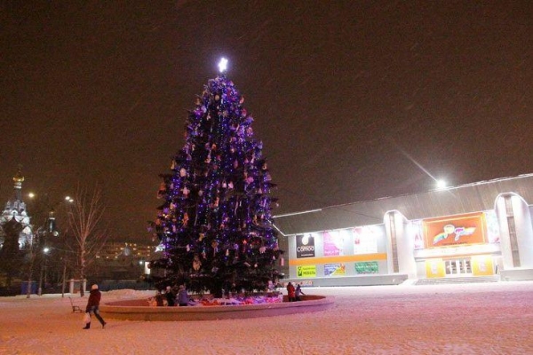Новогодние елки во всех районах Ижевска откроются 28 декабря