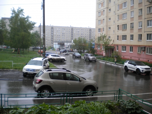 Ночную парковку во дворах Ижевска запретили для такси, грузовиков и автобусов