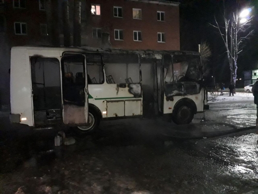 Пассажирский автобус сгорел в Глазове