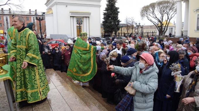 Участники праздничной службы в соборе Александра Невского в Ижевске не соблюдали меры профилактики коронавируса