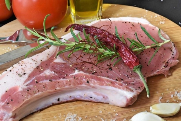 Эксперты Минсельхоза России спрогнозировали снижение цен на мясо птицы и свинину