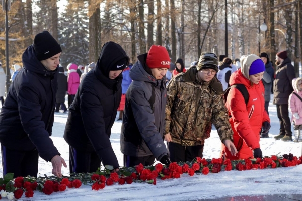 В День Неизвестного солдата жители Удмуртии возложили цветы к Вечному огню