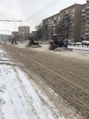 107 единиц техники вывели на улицы Ижевска для борьбы с последствиями снегопада 