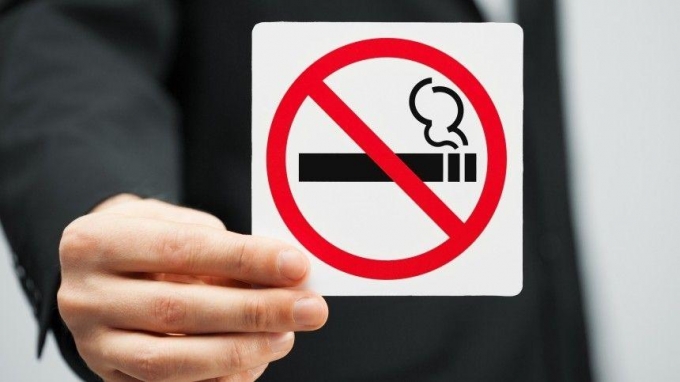 В России с 2021 года расширят список мест, где запрещено курить