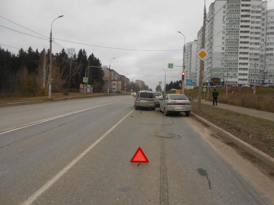 Три автомобиля столкнулись по вине пьяного водителя в Ижевске