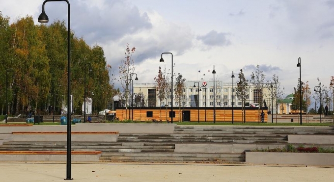 В Ижевске на Центральной площади заменят высохшие деревья