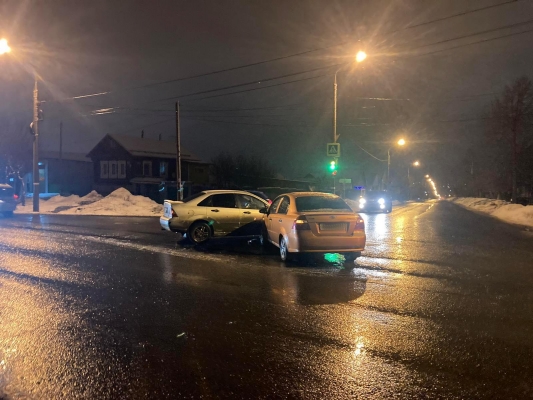 В результате ДТП на улице Азина в Ижевске пострадала женщина-пассажир 