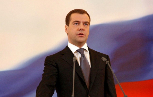 Медведев поручил Минтруду оценить последствия введения четырехдневной рабочей недели