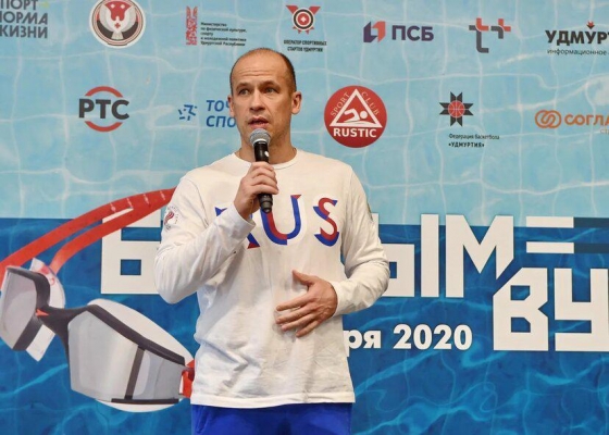 Глава Удмуртии принял участие в любительских соревнованиях по плаванию