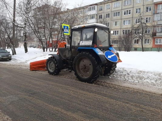 Жителей Ижевска просят убрать машины с обочин для расчистки городских улиц от снега