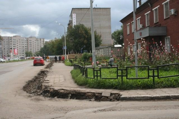 Список «убитых» тротуаров составят в Ижевске