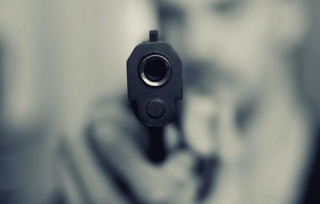 Житель Ижевска напал на предпринимателя с пистолетом в его кабинете