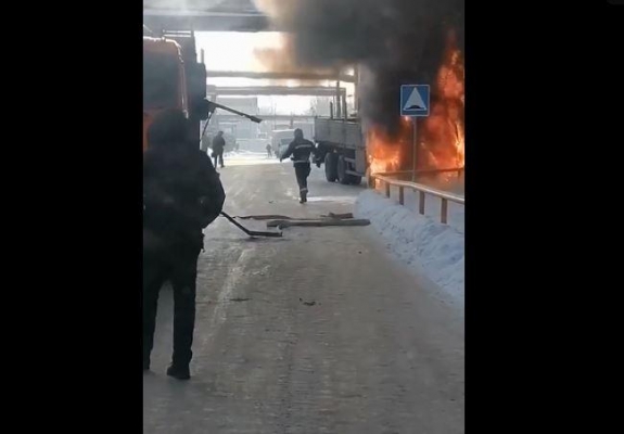 Грузовик загорелся в Ижевске