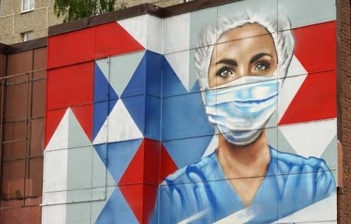 В Ижевске появилось граффити, посвященное подвигу медиков в период пандемии коронавируса