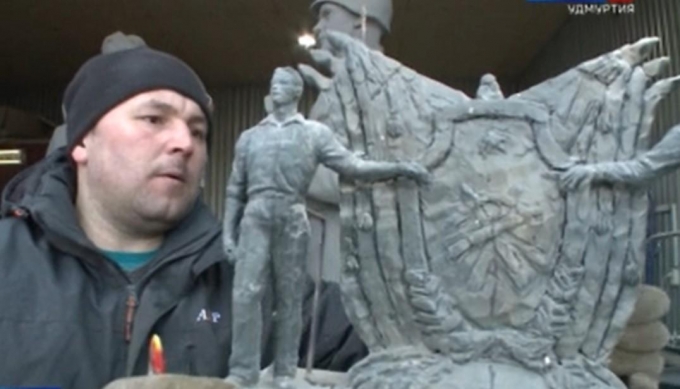 Фигуры рабочего и солдата вновь установят на здании Русского драмтеатра в Ижевске