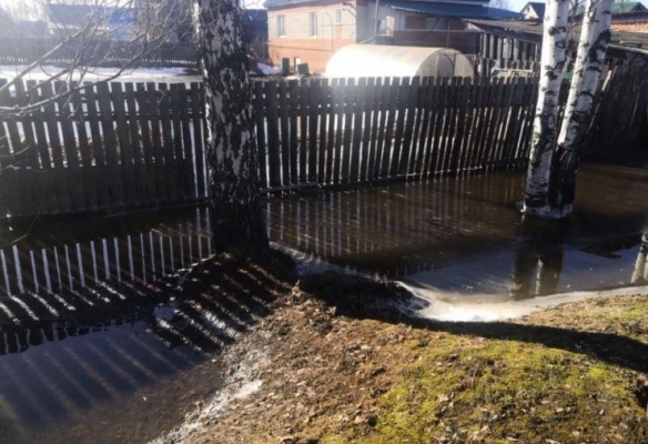 Талые воды подтопили 8 дворов в Балезино в Удмуртии