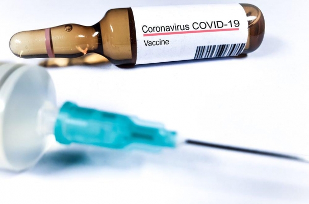 Массовая вакцинация от коронавируса может начаться в России уже нынешней осенью