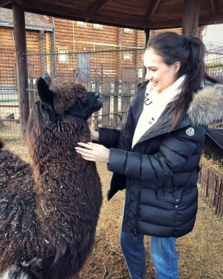 Алина Загитова впервые посетила Зоопарк Удмуртии