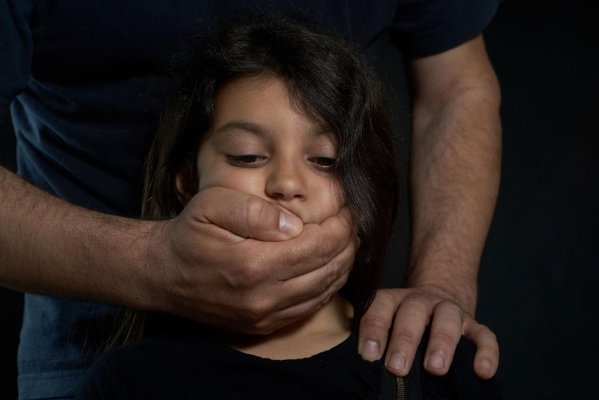 В Удмуртии мужчину осудили за изнасилование малолетних дочерей 