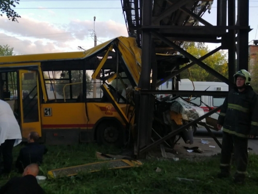 Водитель отвлекся: в ГИБДД по Удмуртии назвали причину аварии с автобусом, в которой пострадали 26 человек