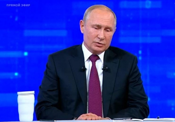 Президент России объяснил, почему не стоит понижать зарплаты чиновникам