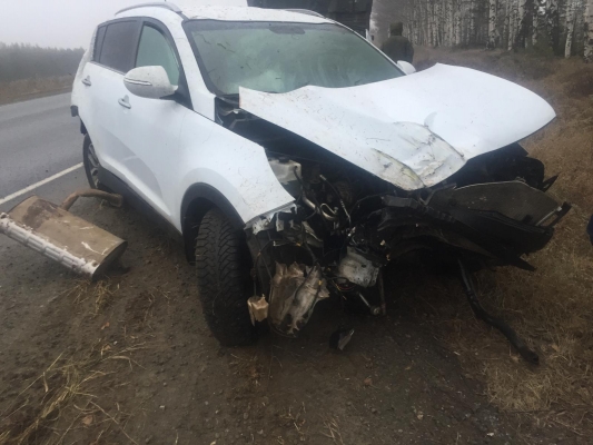 Молодой водитель иномарки врезался в дерево на трассе Ижевск – Воткинск