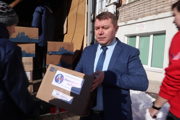 Воткинский завод передал почти 1,5 тонны гуманитарной помощи для переселенцев из ДНР и ЛНР