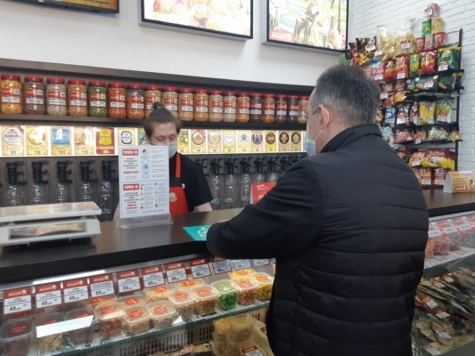 Некоторые алкомаркеты в Ижевске переквалифицировали в магазины товаров первой необходимости