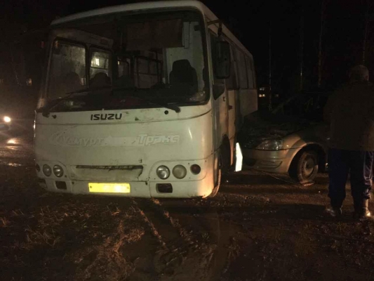 14-летняя девочка пострадала в столкновении автобуса и легкового автомобиля в Можге