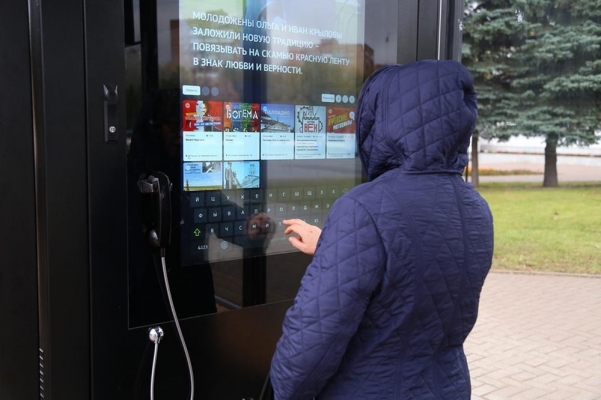 Городские смартфоны на «умных» остановках в Ижевске заработали в полноценном режиме