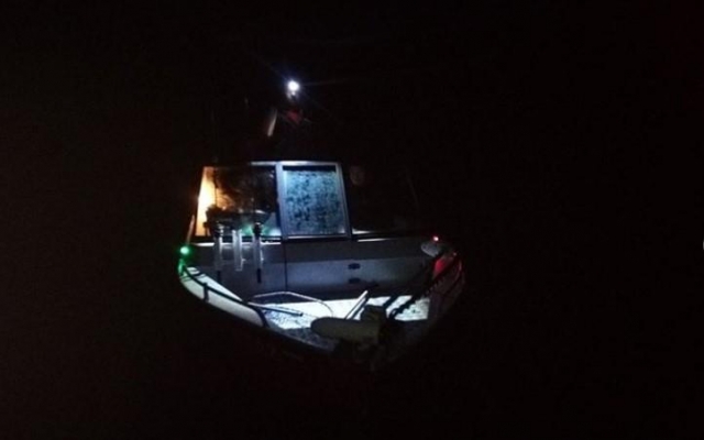 В Удмуртии спасли рыбаков на моторной лодке, у которых закончилось топливо