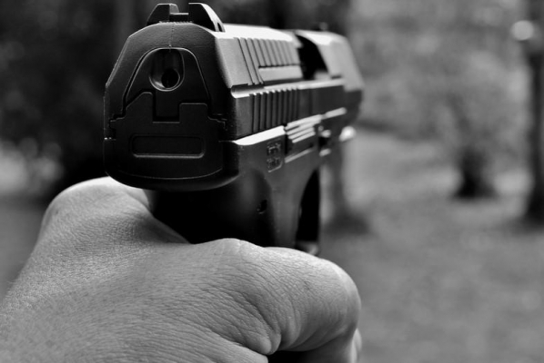 В Ижевске сотрудник ЧОП 6 раз выстрелил в мужчину и покончил с собой