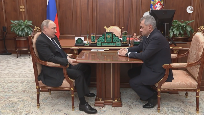 Владимир Путин приказал отменить штурм промзоны в Мариуполе