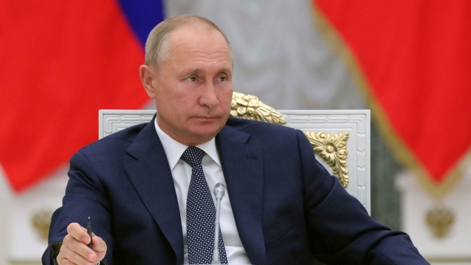 Владимир Путин допустил снятие ограничений для лиц, контактировавших с больными COVID-19