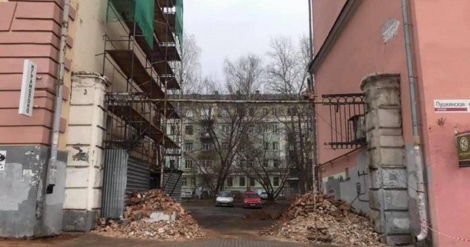 Алексей Пьянков: ворота между домами на улице Пушкинской не исчезли, а находятся на реставрации