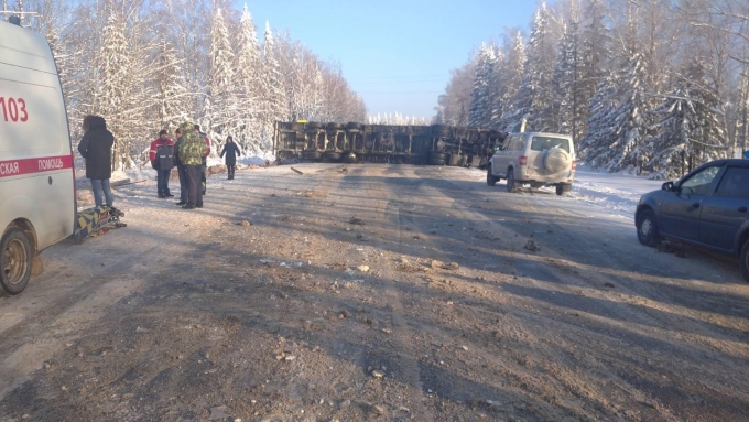 Движение транспорта восстановили на Якшур-Бодьинском тракте в Удмуртии после ДТП с грузовиком
