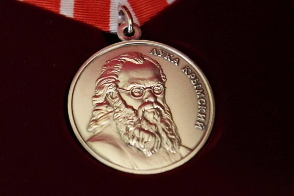 Медали Луки Крымского от Президента России получили Удмуртские медработники