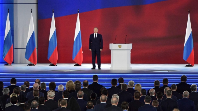 Президент России Владимир Путин начал оглашать послание Федеральному собранию