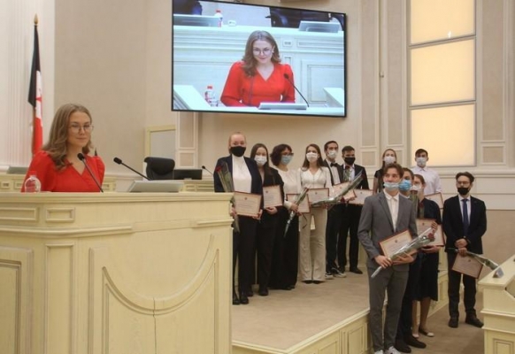 В Удмуртии 20 лучших студентов республиканских вузов получили именные премии Государственного совета