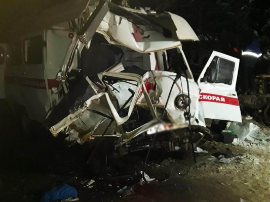 Два человека погибли при столкновении «Газели» и машины скорой помощи на трассе в Удмуртии