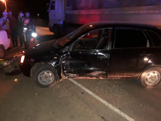 Мотоцикл и легковой автомобиль под управлением 18-летних водителей столкнулись в Удмуртии