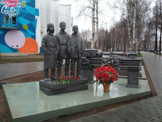 Памятник героям трудового фронта открыли в Ижевске