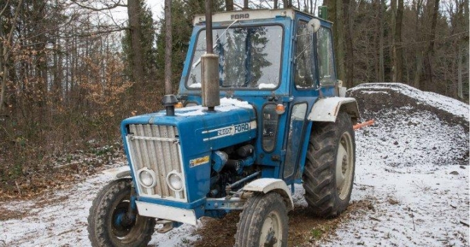 Рабочий сельхозпредприятия погиб во время ремонта трактора в Удмуртии
