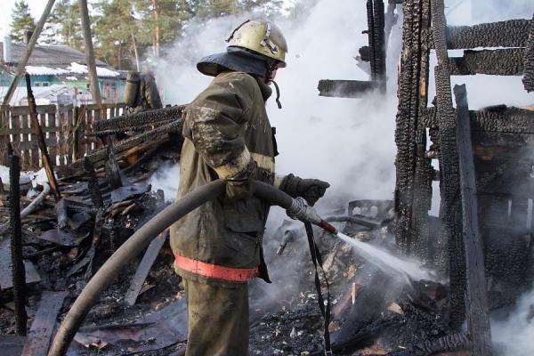 При пожаре в Удмуртии погиб 20-летний мужчина 