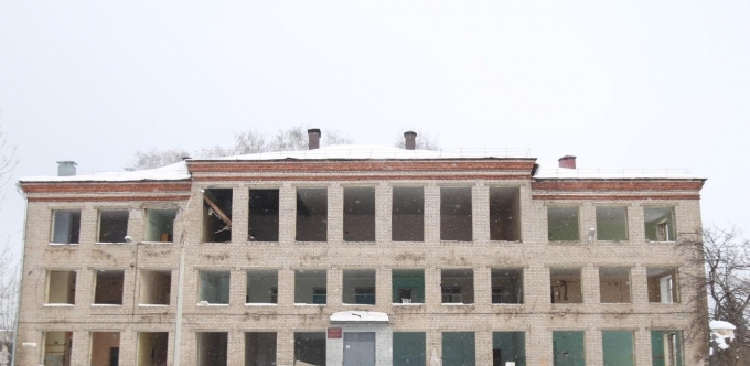 В Ижевске проводят плановый демонтаж здания школы № 65